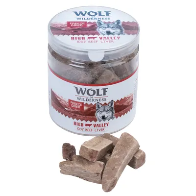 Wolf of Wilderness High Valley 100% Beef Liver -pakastekuivattua naudan maksaa, purkki ja makupalapaloja edessä. Etiketissä teksti: Freeze Dried.