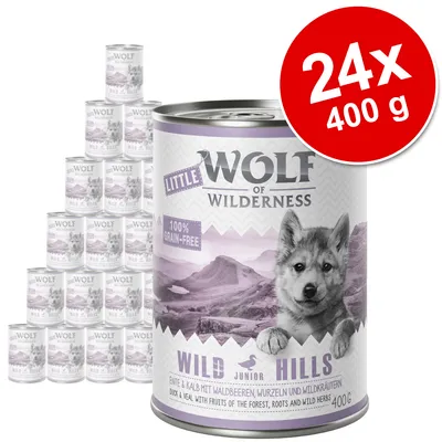 Wolf of Wilderness Little Wild Hills Junior, 24x400 g konzerve. Na pakiranju piše 100% grain-free. Prikaz više konzervi složenih u pozadini.