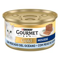 Purina Gourmet Gold paté fine con pollo, 24x lattina. Immagine di una lattina dorata con un gatto bianco e un pezzo di paté su un piatto.