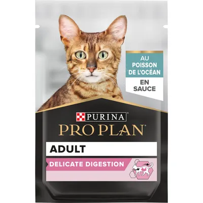 Sachet PURINA PRO PLAN ADULT Delicate Digestion, au poisson de l’océan en sauce, avec image de chat et texte visible sur l’emballage.
