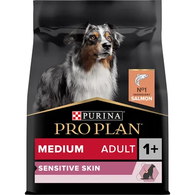 PURINA PRO PLAN MEDIUM ADULT 1+ Sensitive Skin hundefoder, N°1 ingredient salmon, billede af hund på emballagen.