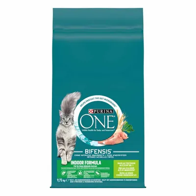Sac de croquettes Purina ONE Bifensis Indoor Formula pour chat, 9,75 kg, avec image d’un chat gris et texte visible en anglais et allemand sur la formule et les ingrédients. Sac de croquettes Purina ONE Bifensis Indoor Formula pour chat, 9,75 kg, avec image d’un chat gris et texte visible en anglais et allemand sur la formule et les ingrédients.