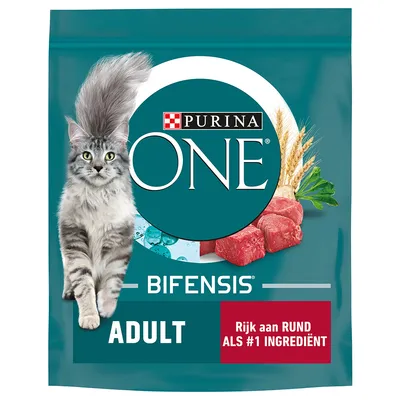 Purina ONE Bifensis Adult kattenvoer, rijk aan rund als #1 ingrediënt. Afbeelding van een kat, vleesblokjes, graan en kruiden op de verpakking.