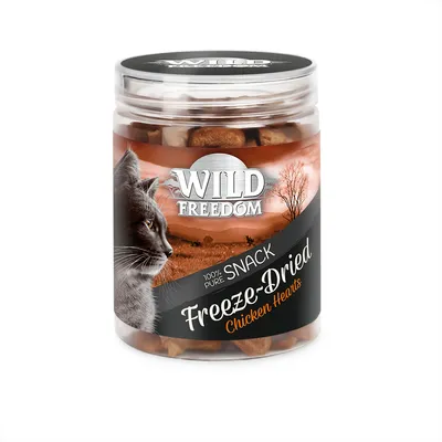 Wild Freedom Freeze-Dried Chicken Hearts, 100% pure Snack. Verpackung mit Bild einer Katze und Landschaft im Hintergrund.