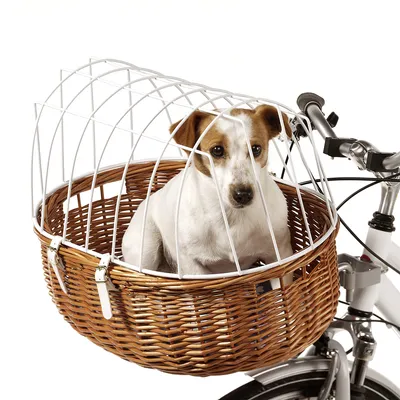 Cestino per bicicletta in legno intrecciato con griglia metallica bianca, montato sul manubrio di una bicicletta.