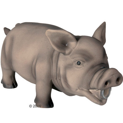 Играчка за кучета във формата на прасе, изработена от кафява гума с метален пръстен на зурлата. Видими детайли: уши, очи, крака и опашка. Играчка за кучета във формата на прасе, изработена от кафява гума с метален пръстен на зурлата. Видими детайли: уши, очи, крака и опашка.