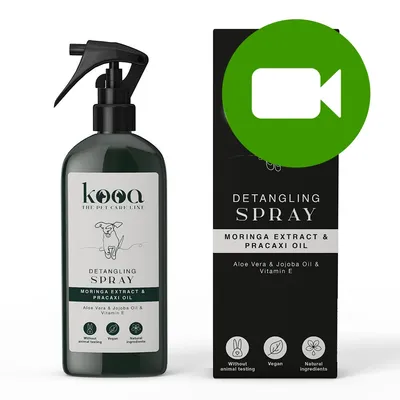 Przycisk odtwarzania wideo. Kliknij tutaj, aby obejrzeć film dotyczący produktu kooa Detangling Spray z ekstraktem moringa i olejem pracaxi.
