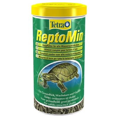 Tetra ReptoMin huvudfoder för alla vattensköldpaddor. Text på flera språk: Für Gesundheit, Wachstum und Vitalität. Bild av sköldpadda och foderpellets synliga i burken.