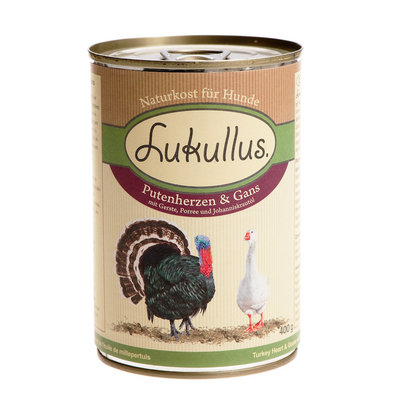 Lukullus Naturkost für Hunde - Putenherzen & Gans, mit Gerste, Porree und Johanniskraut, 400 g. Kuvassa kalkkuna ja hanhi. Saksankielinen tuoteseloste näkyvissä. Lukullus Naturkost für Hunde - Putenherzen & Gans, mit Gerste, Porree und Johanniskraut, 400 g. Kuvassa kalkkuna ja hanhi. Saksankielinen tuoteseloste näkyvissä.