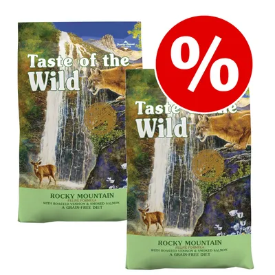 Taste of the Wild Rocky Mountain Feline Formula kattefoder, to poser med teksten 'with roasted venison & smoked salmon, a grain-free diet'. Rødt procenttegn øverst til højre.