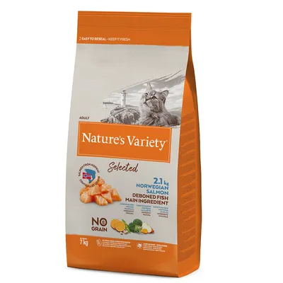 Sac de croquettes Nature’s Variety Selected pour chat adulte, 7 kg, saumon norvégien désossé ingrédient principal, sans céréales, texte en anglais sur l’emballage.