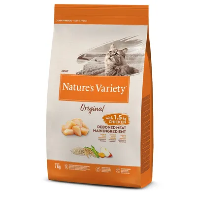 Confezione da 7 kg di Nature's Variety Original Adult, con scritta 'with 1.5 kg chicken deboned meat main ingredient', immagine di pollo a pezzi, cereali e verdure, gatto sullo sfondo. Confezione da 7 kg di Nature's Variety Original Adult, con scritta 'with 1.5 kg chicken deboned meat main ingredient', immagine di pollo a pezzi, cereali e verdure, gatto sullo sfondo.