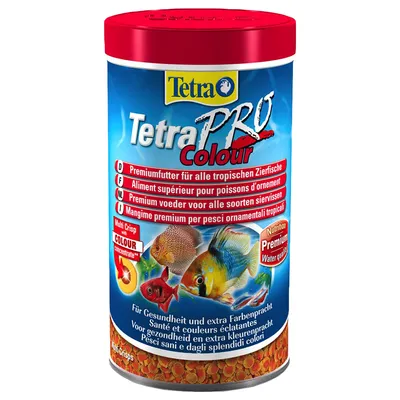 TetraPRO Colour, burk med fiskmat. Text: Premiumfoder för alla tropiska prydnadsfiskar på flera språk. Bild på färgglada akvariefiskar och foderbitar. Märkt Multi Crisp with Colour Concentrate. TetraPRO Colour, burk med fiskmat. Text: Premiumfoder för alla tropiska prydnadsfiskar på flera språk. Bild på färgglada akvariefiskar och foderbitar. Märkt Multi Crisp with Colour Concentrate.