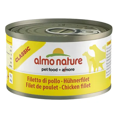 Almo Nature Classic pet food + amore, kipfilet. Blik met gele band en tekst: Filetto di pollo, Hühnerfilet, Filet de poulet, Chicken fillet. Gewicht: 75g, 145g.