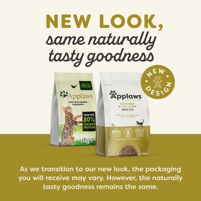 Applaws kattenvoer, oude en nieuwe verpakking. Tekst: NEW LOOK, same naturally tasty goodness, NEW DESIGN. Op verpakking: 80% chicken protein, chicken with lamb adult cat, 350g, 400g.