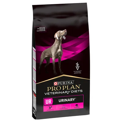 Purina Pro Plan Veterinary Diets UR Urinary храна за кучета, контролиран pH, подпомага протеините, добър вкус. Опаковка с изображение на куче и символ на ветеринарен лекар.