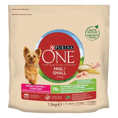 Balení Purina ONE MINI/SMALL <10kg, Weight Control/Sterilised, 1,5 kg. 70 % bílkovin živočišného původu. Vyobrazeny kousky masa a obilí. Text v několika jazycích.