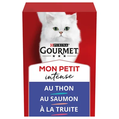 Purina Gourmet Mon Petit intense, au thon, au saumon, à la truite. Emballage avec image d’un chat blanc sur fond rouge. Purina Gourmet Mon Petit intense, au thon, au saumon, à la truite. Emballage avec image d’un chat blanc sur fond rouge.