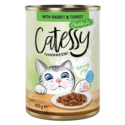 Boîte Catessy 400 g, morceaux en sauce avec lapin et dinde, texte visible : 'Deliciously juicy', 'no added sugar', illustration de chat et assiette de nourriture.