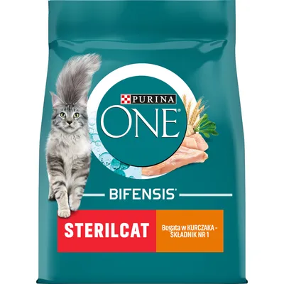 Purina ONE Bifensis Sterilcat, bogata w kurczaka – składnik nr 1. Opakowanie karmy z wizerunkiem kota i kawałkami mięsa oraz zbożami.