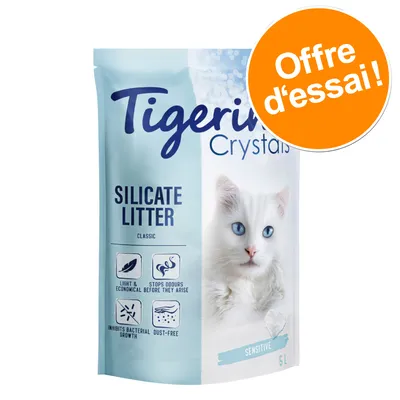 Tigerino Crystals Silicate Litter Classic Sensitive 5L, offre d’essai, texte en anglais sur l’emballage, photo d’un chat blanc aux yeux bleus, pictogrammes visibles.