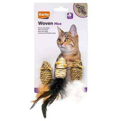 Karlie Woven Mice, zabawkowe myszy z kocimiętką i piórami. Opakowanie przedstawia trzy myszy i kota. Uwaga: 'Catnip Toy'.