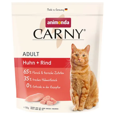 Animonda Carny Adult pollo e manzo, 65% carne e ingredienti animali, 35% carne di pollo fresca, 0% cereali nella ricetta. Made in Germany. Confezione con sfondo rosso e gatto.