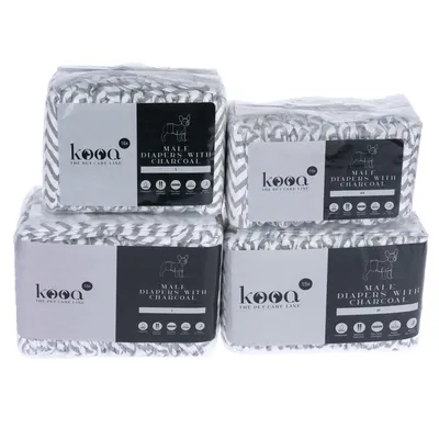 Paquets de couches pour mâles kooa, texte visible : Male Diapers with Charcoal, tailles S et M, 15 unités par paquet, illustration de chien, pictogrammes sur l’emballage.