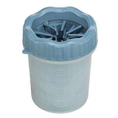Trixie kunststof beker met flexibele binnenborstels, lichtblauw, merknaam zichtbaar op de zijkant.