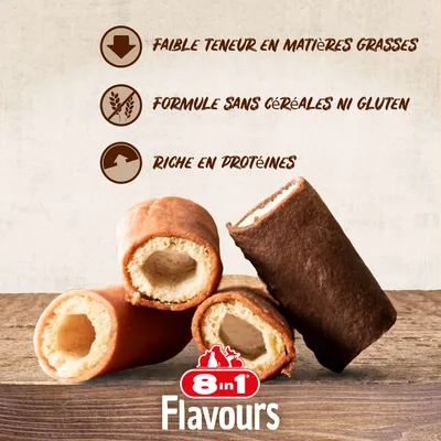 8in1 Flavours. Faible teneur en matières grasses, formule sans céréales ni gluten, riche en protéines. Trois friandises cylindriques visibles.