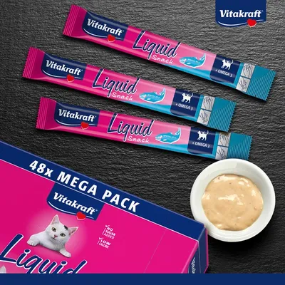 Vitakraft Liquid Snack 48x Mega Pack, Omega 3, utan tillsatt socker, låg kaloriinnehåll. Tre enskilda sticks och skål med synlig kräm. Vitakraft Liquid Snack 48x Mega Pack, Omega 3, utan tillsatt socker, låg kaloriinnehåll. Tre enskilda sticks och skål med synlig kräm.