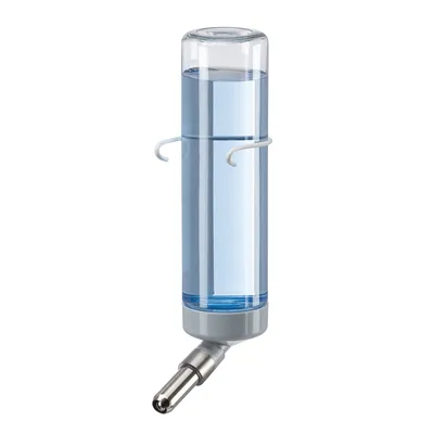 Transparente Trinkflasche mit Metalltrinkrohr und Halterung, geeignet zur Befestigung an Käfigen.