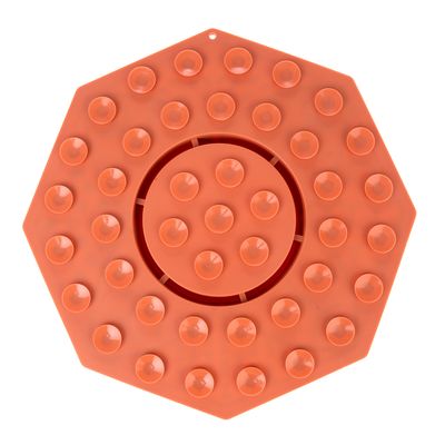 Sechseckige orangefarbene Silikonmatte mit erhöhten Noppen, geeignet für langsames Fressen oder Beschäftigung. Sichtbare zentrale Vertiefung.