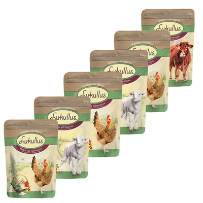 Sachets Lukullus pour chiens, 300 g, illustrations de poulet, agneau et bœuf sur l’emballage. Texte visible : Naturkost für Hunde, Huhn à la valenciana, Huhn all’italiana, Provençale.