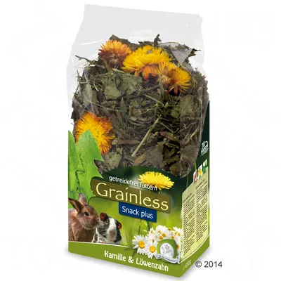 Grainless Snack plus Kamille & Löwenzahn, getreidefreies Futter für Kaninchen und Meerschweinchen. Verpackung mit Kräutern und Blumen sichtbar.