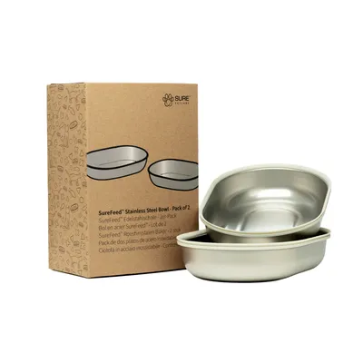 SureFeed Edelstahlschale, 2er-Pack. Verpackung zeigt zwei Schalen aus Edelstahl. Mehrsprachige Produktbeschreibung auf der Verpackung.