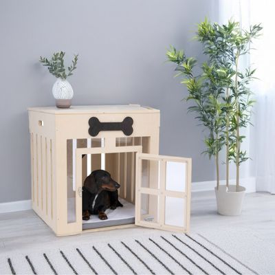 Cassa per cani in legno con finestre in plexiglas, decorazione a osso nera e superficie imbottita. Porta aperta per facile accesso.