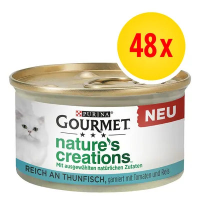 Lata de Purina Gourmet nature's creations, texto en alemán: reich an Thunfisch, garniert mit Tomaten und Reis. Etiqueta amarilla con '48x'. Lata de Purina Gourmet nature's creations, texto en alemán: reich an Thunfisch, garniert mit Tomaten und Reis. Etiqueta amarilla con '48x'.