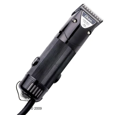 Oster Golden A5 tondeuse met metalen scheerkop, zwart, zichtbaar merk- en modelnaam op het apparaat.