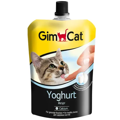 GimCat Yoghurt mit Calcium, laktosereduziert. Für gesunde Knochen. Abbildung einer Katze, die Joghurt von einem Finger leckt.