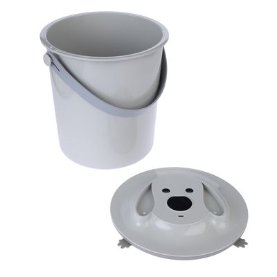 Contenitore in plastica grigia con coperchio rimovibile, design con faccia di cane sul coperchio. Adatto per conservare cibo o accessori per animali.