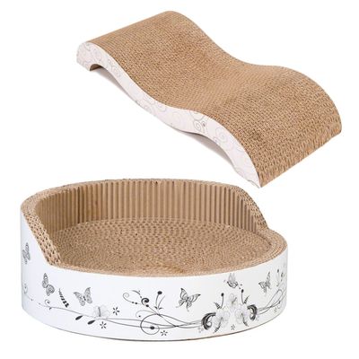 Lot de deux griffoirs en carton pour chat, un rond à motifs papillons et un ondulé, symbole de réduction en haut à droite.