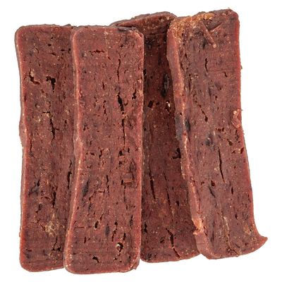 Cztery kawałki suszonego mięsa w prostokątnym kształcie, ciemnobrązowy kolor z widoczną teksturą.