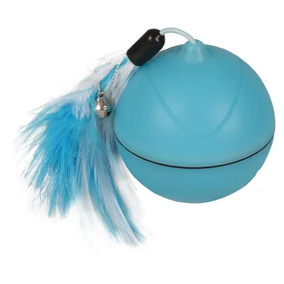 Blå leksaksboll med vita och blå fjädrar samt en liten silverklocka, lämplig för interaktiv lek.
