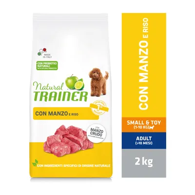 Natural Trainer pasja hrana z govedino in rižem, za majhne pse (1–10 kg), odrasle nad 10 mesecev, 2 kg. Vidno: koščki govedine, pes, jabolko, limeta, oznaka s prebiotiki.