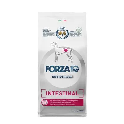 Forza10 Active Vet Diet Intestinal hondenvoer, verpakking met afbeelding van hond en tekst: 'Per la compensazione della cattiva digestione', netto gewicht 10 kg zichtbaar. Forza10 Active Vet Diet Intestinal hondenvoer, verpakking met afbeelding van hond en tekst: 'Per la compensazione della cattiva digestione', netto gewicht 10 kg zichtbaar.