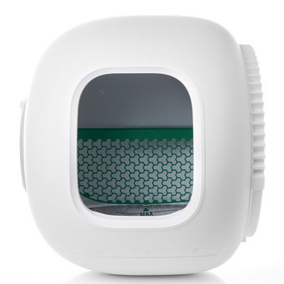 Toilette chiusa per gatti bianca con interno verde e motivo a ossa. Apertura visibile frontale, adatta per uso discreto.