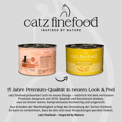 catz finefood Kip & Tonijn in het nieuwe en oude verpakkingsdesign. Opmerking: Overgang naar nieuw design, kwaliteit blijft ongewijzigd, oude en nieuwe blikjes kunnen gelijktijdig verschijnen.