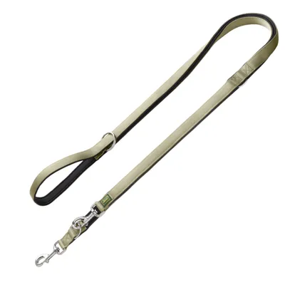 Guinzaglio beige per cani con imbottitura nera, moschettone in metallo e anello a D.