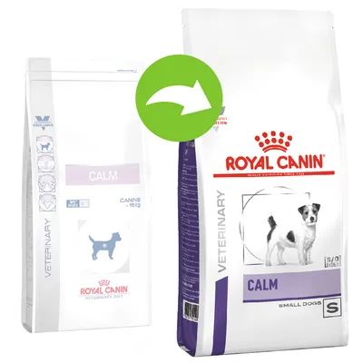 Royal Canin Veterinary Calm Small Dogs -koiranruokapakkaus, näkyvissä uusi ja vanha pakkaus sekä vihreä nuoli osoittamassa muutosta. Pakkauksessa koiran kuva ja teksti CALM.